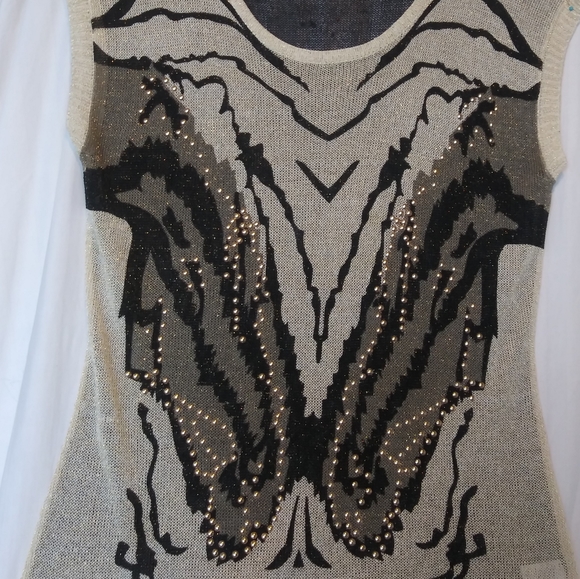 Beautiful Vex & Co sleeveless top - Picture 2 of 4